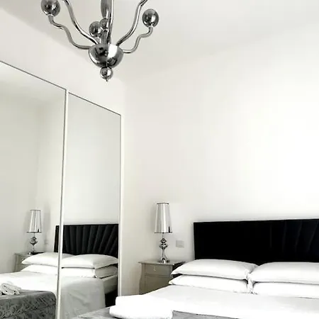 Virginia - Stazione Termini Apartment Rome