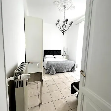 Virginia - Stazione Termini Apartment Rome