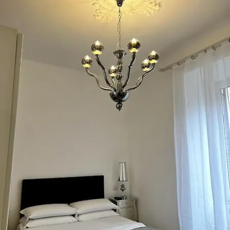 Virginia - Stazione Termini Apartment Rome