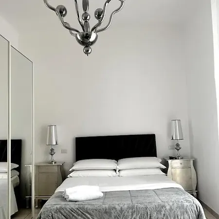 Virginia - Stazione Termini Apartment Rome