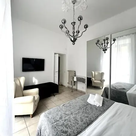 Virginia - Stazione Termini Apartment