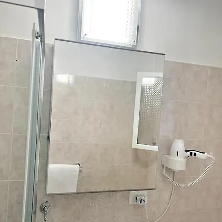 Virginia - Stazione Termini Apartment