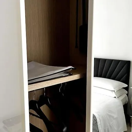 Virginia - Stazione Termini Apartment *